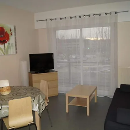 Tasteful In With Balcony דירה רושפור