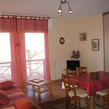Tasteful In With Balcony דירה